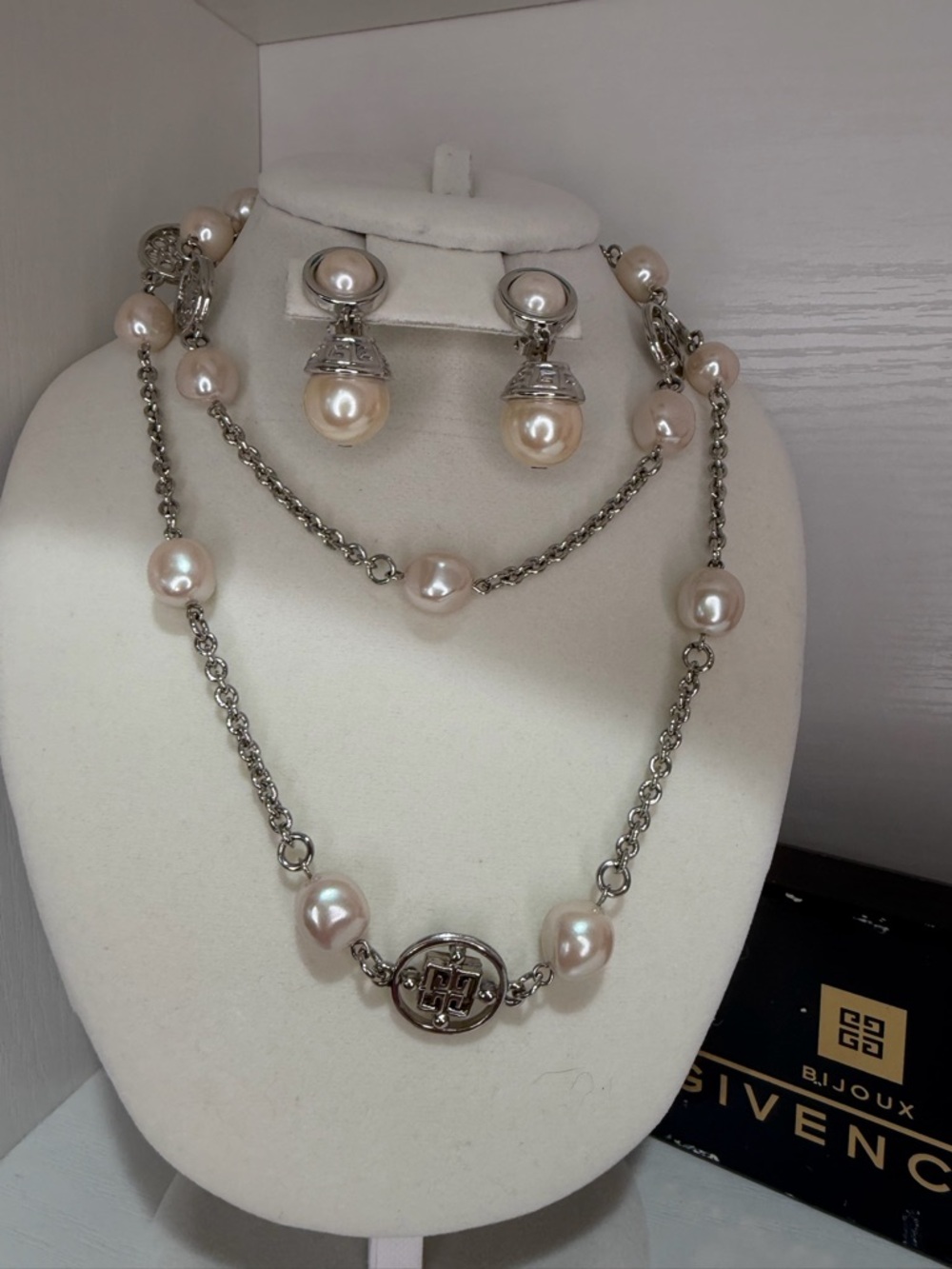 Givenchy Pearl Necklace and Earrings - Picture 4 of 8